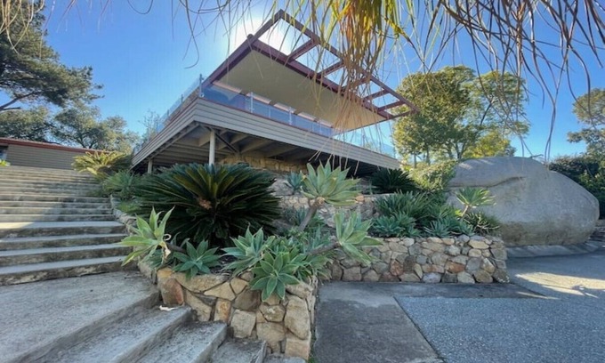 North Ridge Villa | Hilltop Retreat - MAIN HOUSE, 40-acres, Open Views