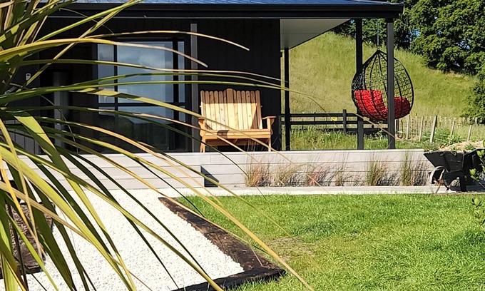 Taumarunui House | Hilltop retreat overlooking the Old Forgotten Highway in adventure playground