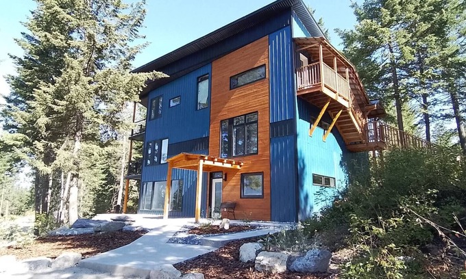 Golden House | Hilltop suite with stunning views of mountains