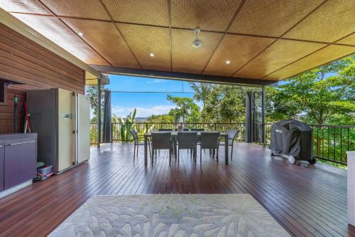 Cannonvale House | Hilltop Views - Cannonvale