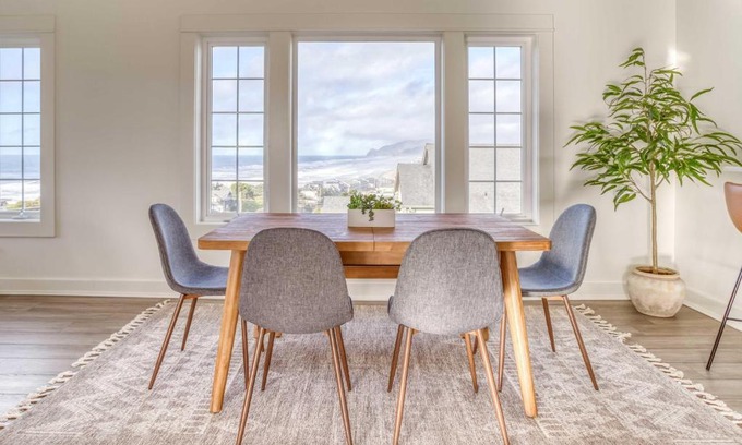 Lincoln City House | Hilltop Views Guest House