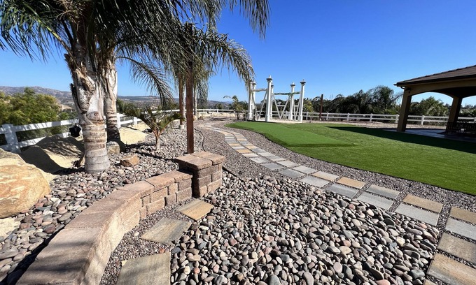 Lakeside Villa | Hilltop Villa 5BR & Loft, 4.5BA Sleep16+, 360 Panoramic Mountain View