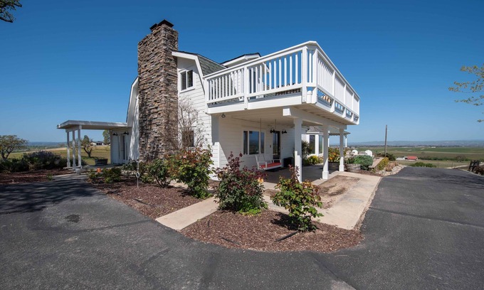 Paso Robles House | Hilltop Vineyard Home w/360 Views, Pool & Fire Pit!