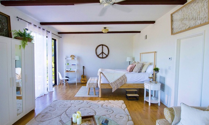 Hollywood Hills West Apartment | ☮️HILLTOPIA- PERFECT RETREAT W/EPIC VIEWS!