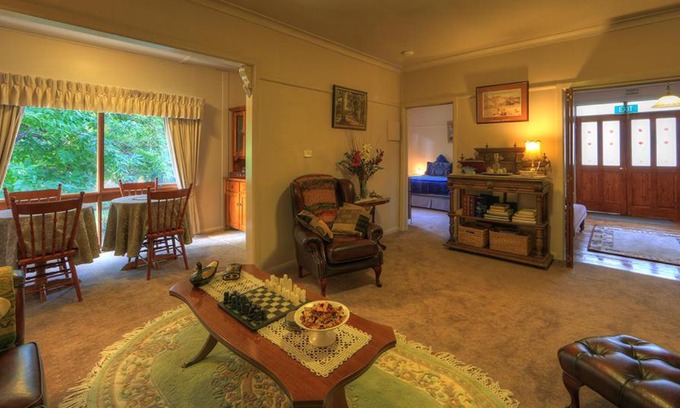 Lankeys Creek Bed & Breakfast | Hillview Oak B&B
