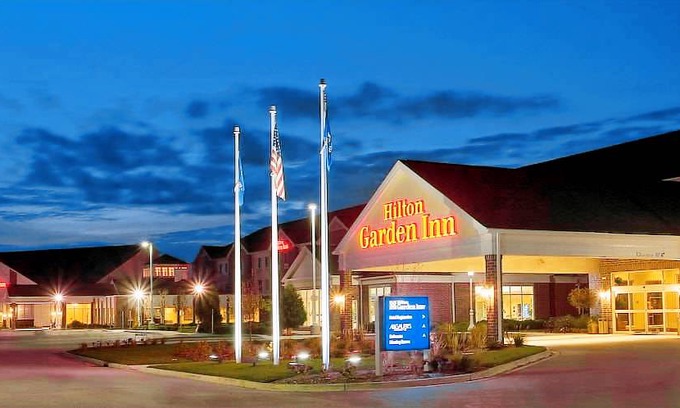 Colgate Hotel | Hilton Garden Inn Milwaukee Northwest Conference Center