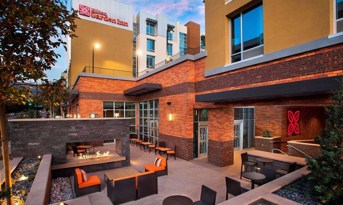 Downtown Burbank Hotel | Hilton Garden Inn Burbank Los Angeles
