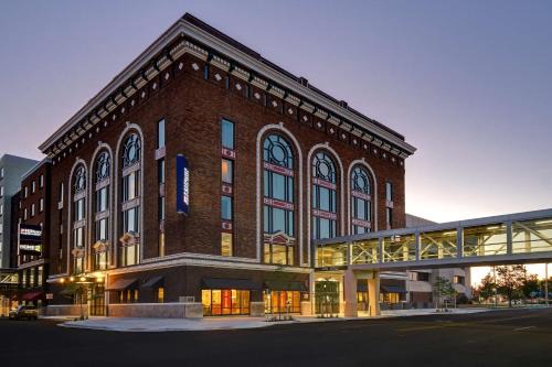 Central Business District Hotel | Hilton Garden Inn Kalamazoo Downtown