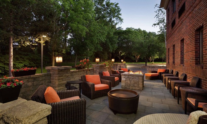 Bushnell Basin Hotel | Hilton Garden Inn Rochester/Pittsford