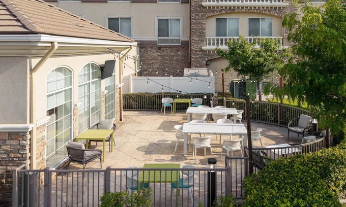 Rancho Cucamonga Hotel | Hilton Garden Inn Ontario/Rancho Cucamonga