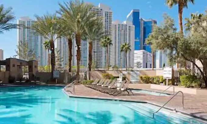 Las Vegas Condo | Hilton Grand Vacations Club on Paradise - 1 Bedroom
