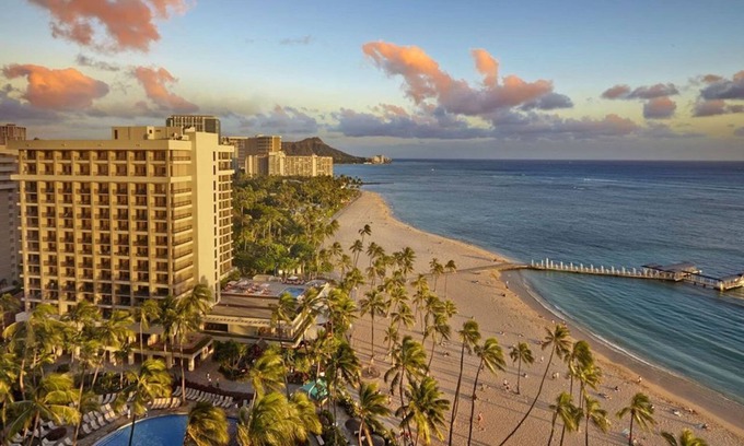 Waikiki Condo | Hilton Hawaiian Village spacious one bedroom suite- Fabulous beach and lagoon!