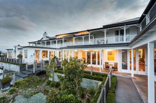 Hilltop Hotel | Hilton Lake Taupo