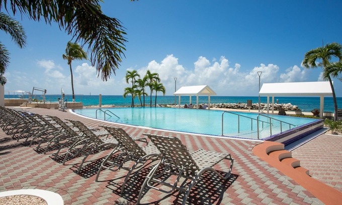 Pelican Key Resort | Hilton Vacation Club Flamingo Beach St. Maarten