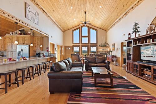 Island Park House | Hint of Heaven