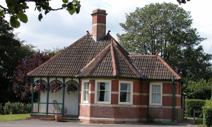 Whaddon Cottage | Hinton Lodge - Quaint Victorian four star cottage in a quiet rural location.
