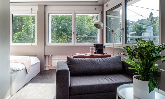 St. Gallen Apartment | ★hip 1 BR- Apartment with Netflix "modern red"★