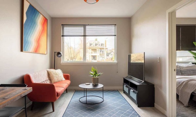 Ladd's Addition Apartment | Hip 1BR Retro-Modern Vibes Prime SE Spot