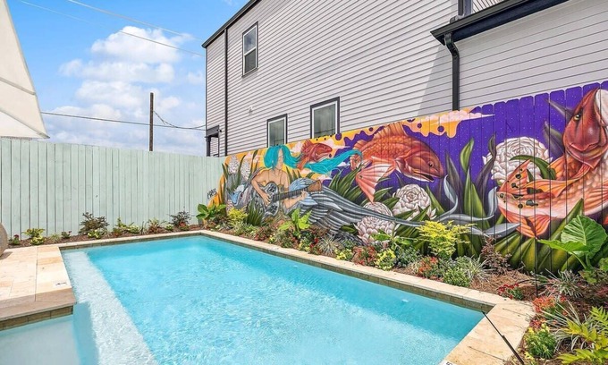 Faubourg Lafayette House | Hip Art Filled Uptown Oasis w/Heated Pool +Parking