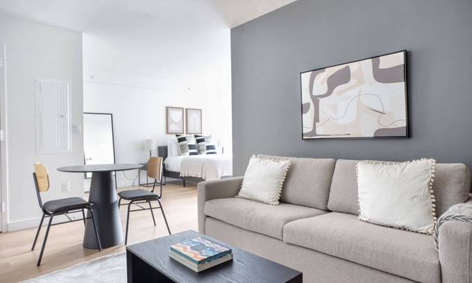 Back Bay East Apartment | Hip Back Bay Studio w/W/D, Gym & Roof, nr Copley Sq, by Blueground