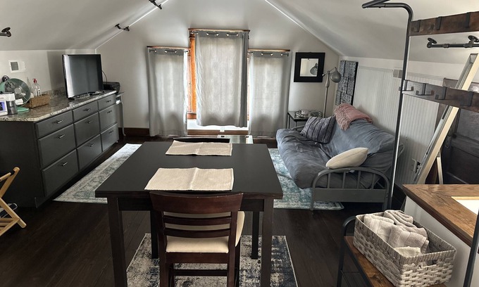 Charleston Apartment | Hip & Historic Loft