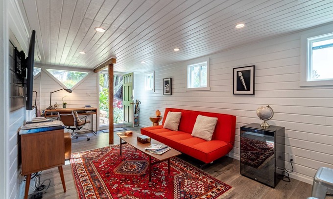 Hollywood Apartment | Hip Hollywood Hills Apt near Hollywood Bowl
