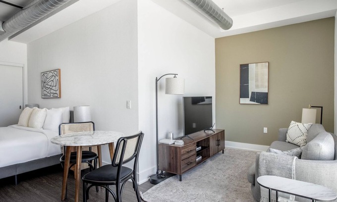 Del Rey Apartment | Hip Marina Del Rey 1BR w/Pool, Gym & W/D, near marina, by Blueground