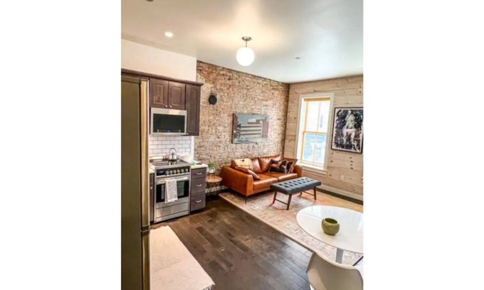 Hudson Apartment | Hip on Warren