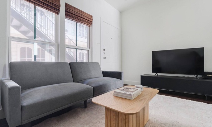 St. Edwards Apartment | Hip South Congress 1BR w/Air Conditioning & W/D, by Blueground