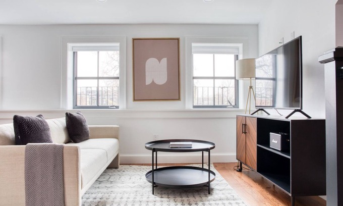 Columbus Apartment | Hip South End 1BR w/Roof Deck & W/D, steps to restaurants, by Blueground