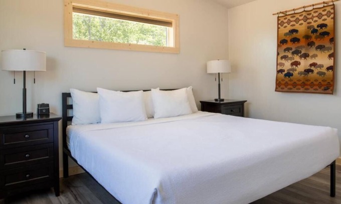 Boardman House | Hire Motorized Watercraft on Site! 4 Modern Spaces w/ Breathtaking Views, Pool