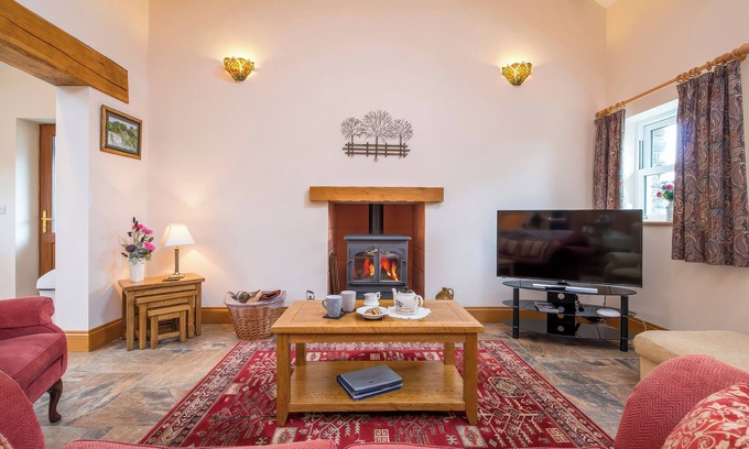 Newcastle Emlyn Cottage | HIRWAUN COTTAGE, family friendly, luxury holiday cottage in Cenarth
