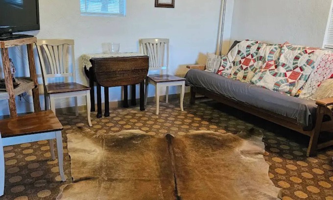 Goldsboro Cabin | His Cabin, Her Cottage