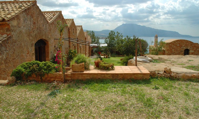 Cornino Villa | Historical Villa for 4 to 12 people bordering the sea coast of Cornino & Cofano