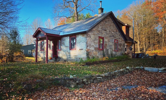 Fort Ann Cottage | Historic 1800s Schoolhouse Cottage in Lake George, New York