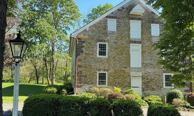 Lebanon - Pine Grove House | Historic 1803 Millstream House estate, newly renovated. 15 mins to Hershey!