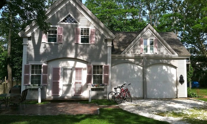 West Dennis House | Historic 1830 Greek Revival Carriage House/Artist Retreat