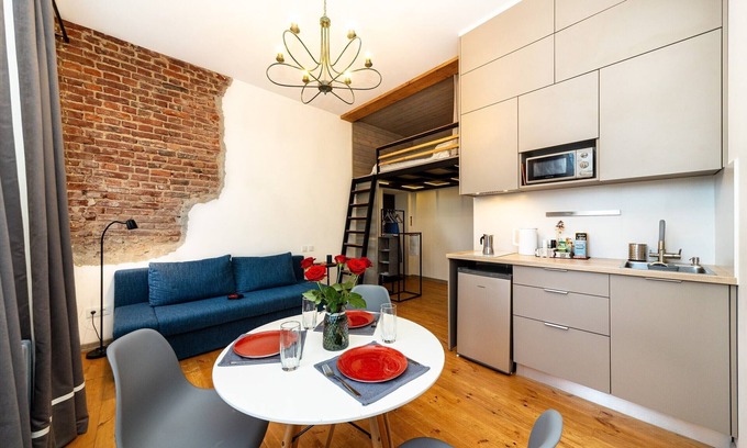 Minsk Region Apartment | Historic 1830s apartment by City Hall, heart of Old Town + free local tour