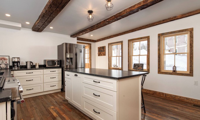Mount Holly House | Historic 1843 4+ bedroom house in Belmont next to Okemo and VAST, Gigabit Wifi