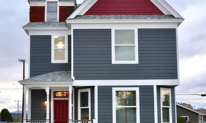 Helena House | Historic 1886 House locate convienently
