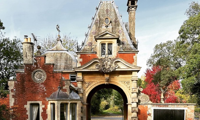 New Forest District Cabin | Historic 2 bed gatehouse in private parkland