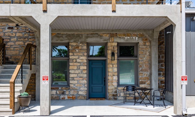 Batesville Apartment | Historic 2-bedroom apartment with WiFi, AC in charming Batesville