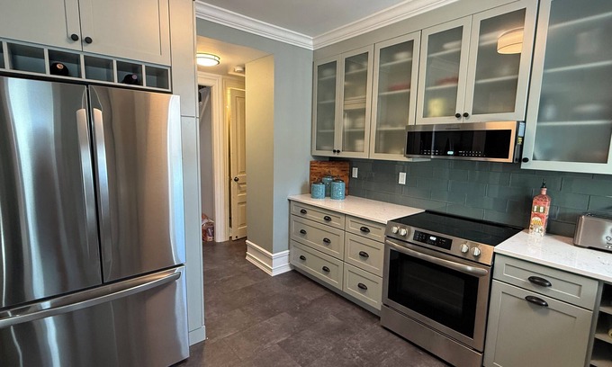 Owosso Condo | Historic 2-bedroom condo in Owosso