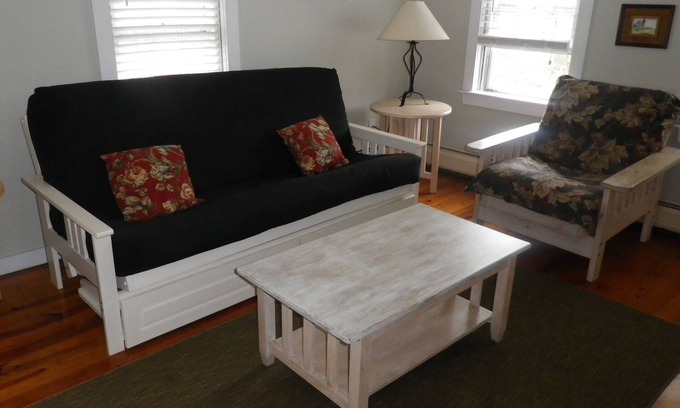 Block Island Apartment | Historic 2 Bedroom sleeps 6 Tastefully Decorated, ~AC~Apartment
