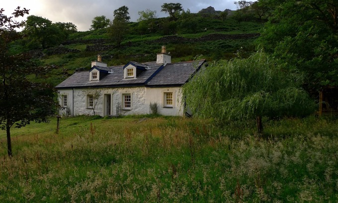 Nant Peris Cottage | Historic 3 Bedroom Cottage llanberis Pass, stylish renovation - views of Snowdon