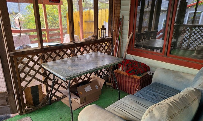 Bloomington House | Historic 3-bedroom house close to Square and IU with WiFi and AC in Bloomington