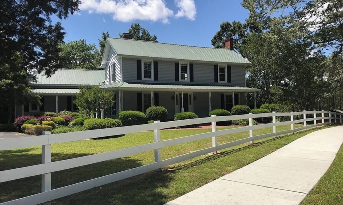 Apex House | Historic 4BR Retreat with Stunning Scenic Views