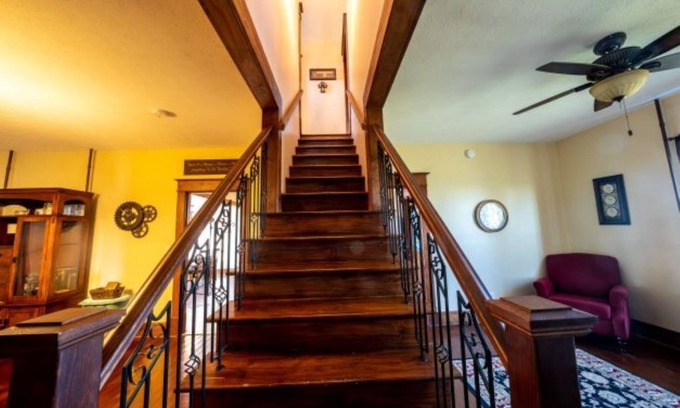 Tefft Other | Historic 6-bedroom Country farmhouse AC, WiFi in rural Francesville