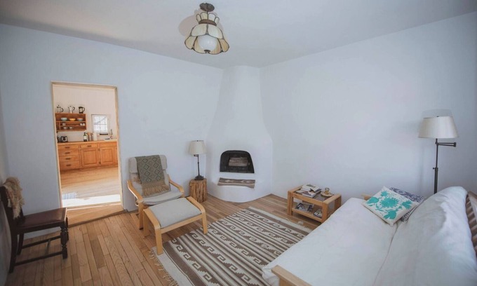 South Guadalupe Trail Cottage | Historic Adobe Home Near Rio Grande/Old Town/Zoo