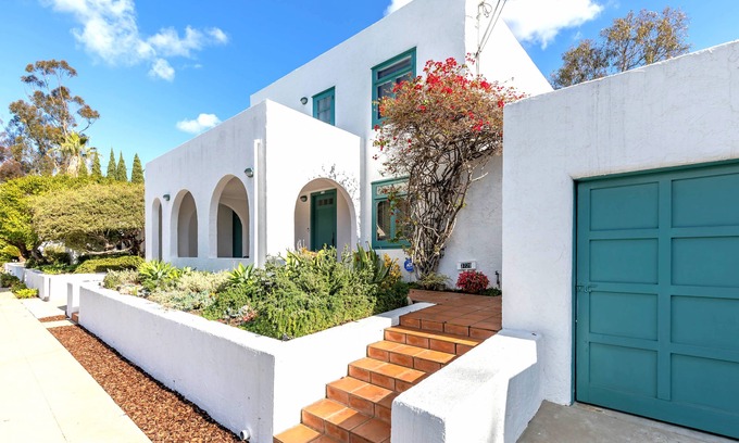 Hillcrest House | Historic Architectural and Delightful Urban Retreat